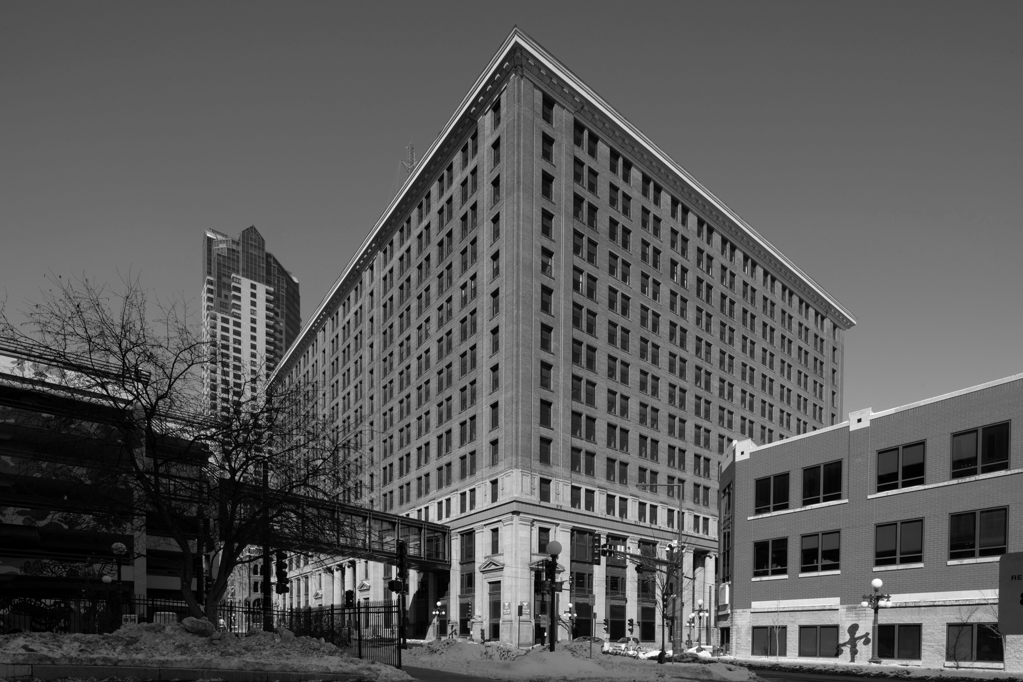 The Great Northern Building's prow corner in black and white
